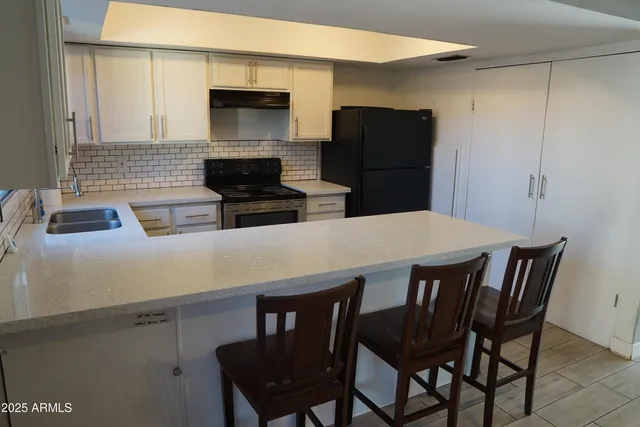 a view of livingroom with furniture