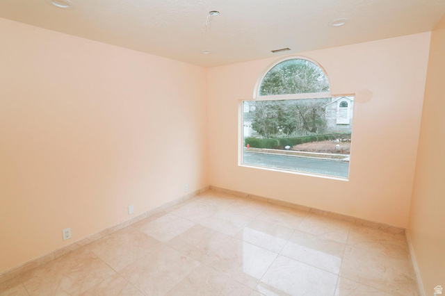 8068 South Twelve Drive Sandy, UT 84094 - Photo 10 of 22