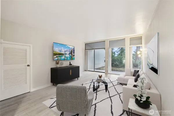 $340,000 | 6236 137th Place Northeast, Unit 233, Redmond, WA 98052