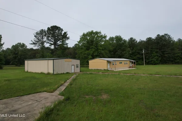 $265,000 | 589 Simpson Highway 28 West, Pinola, MS 39149