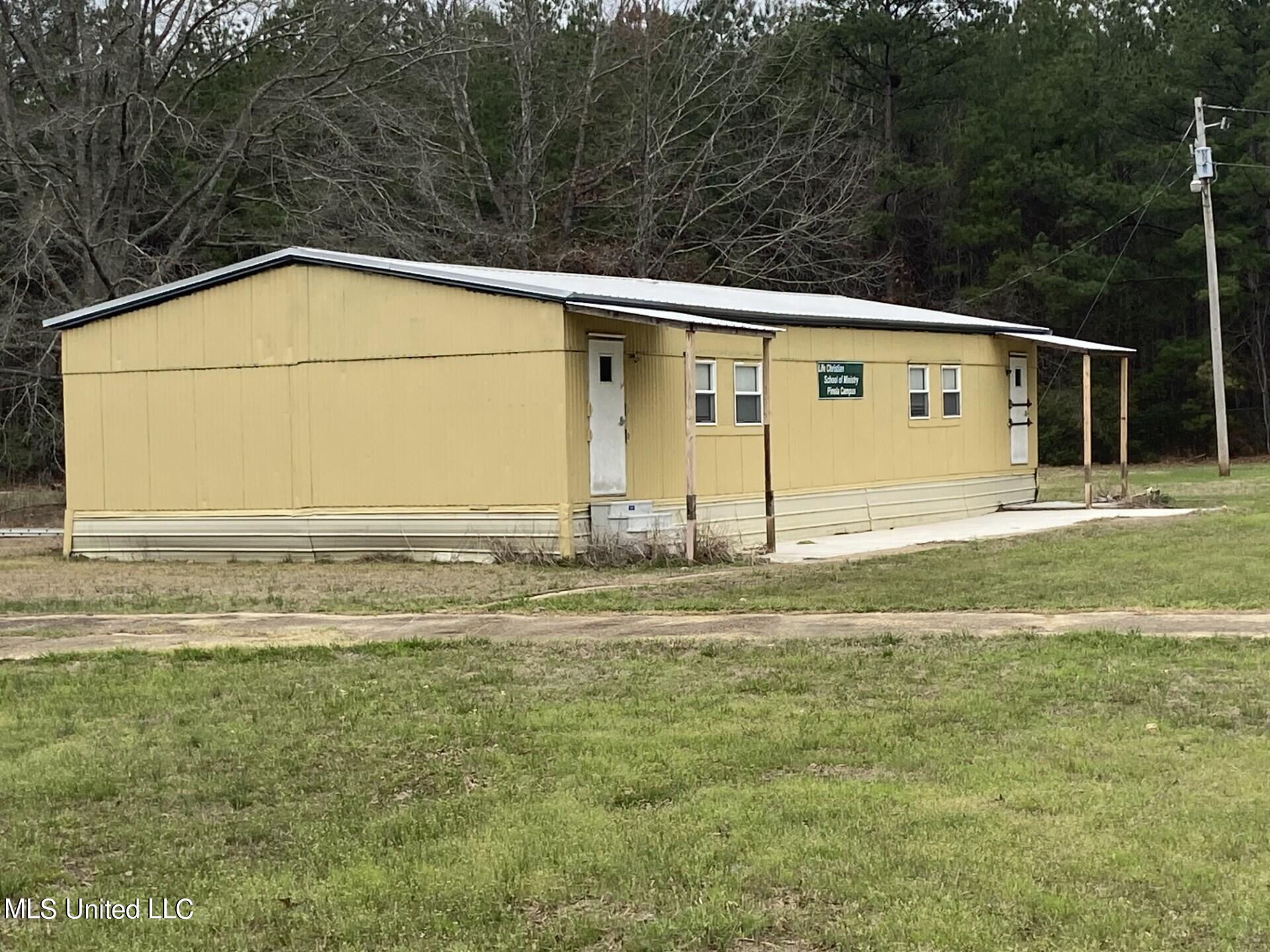 589 Simpson Highway 28 West Pinola, MS 39149 - Photo 10 of 11 thumbnail_IMG_3362