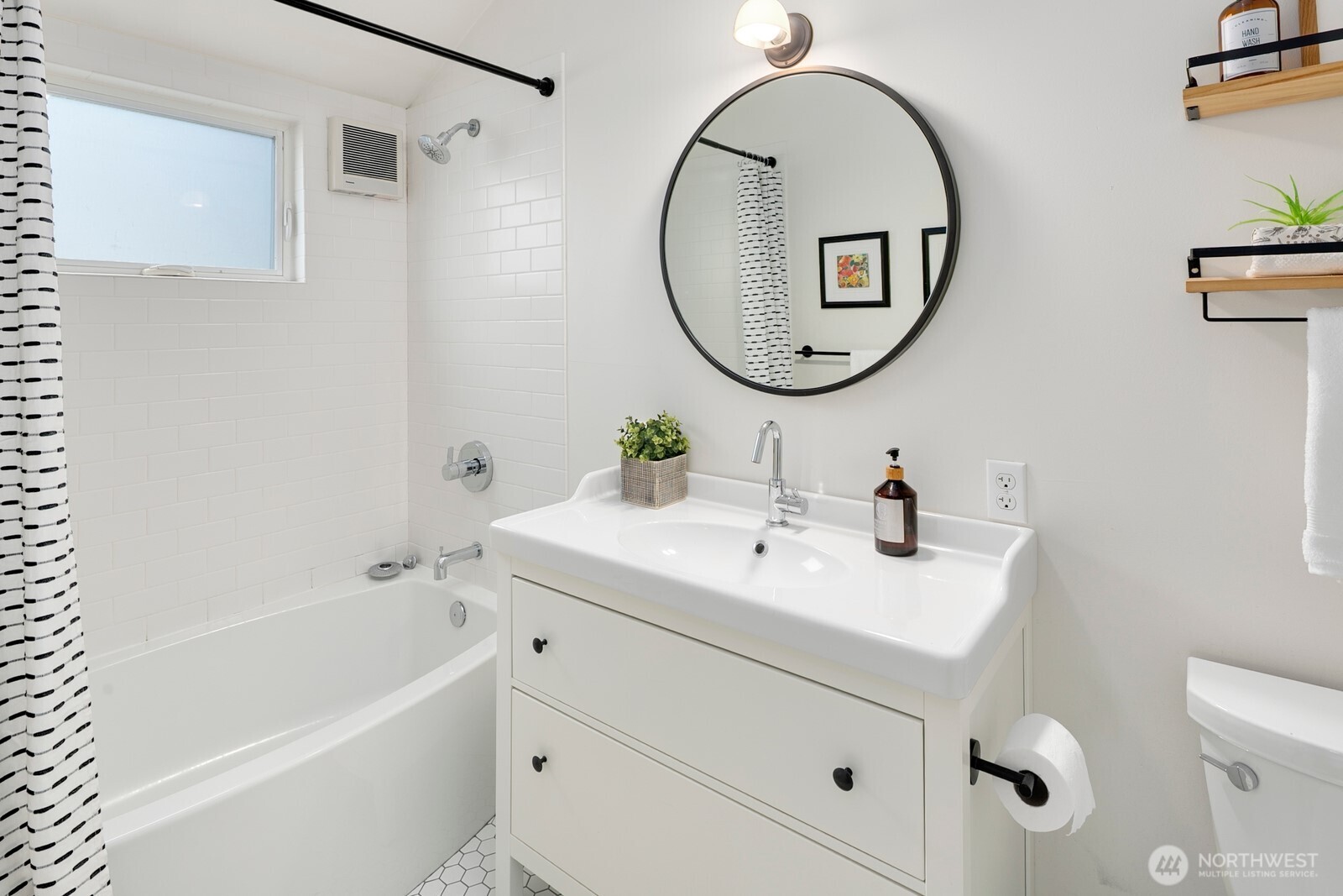 6842 28th Avenue Northeast Seattle, WA 98115 - Photo 18 of 40