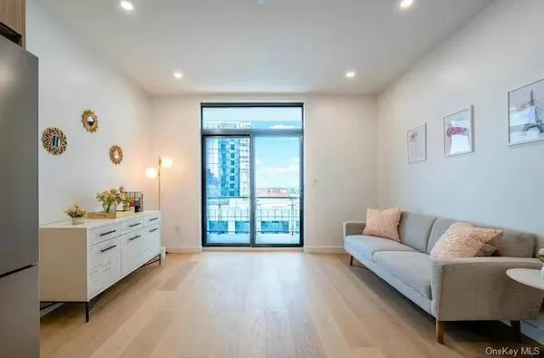 $3,300 | 134-16 35th Avenue, Unit 7E | Flushing