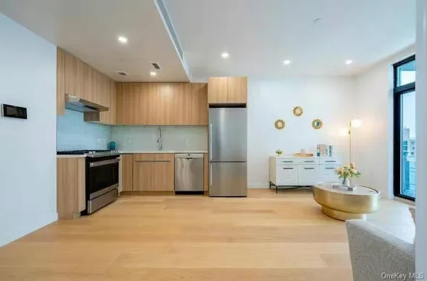 $3,300 | 134-16 35th Avenue, Unit 7E | Flushing