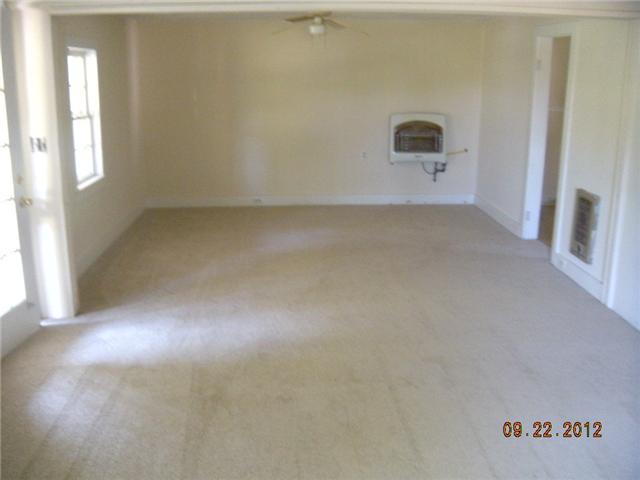 875 Shady Grove Road Clarksville, TN 37043 - Photo 4 of 11 Living Rm