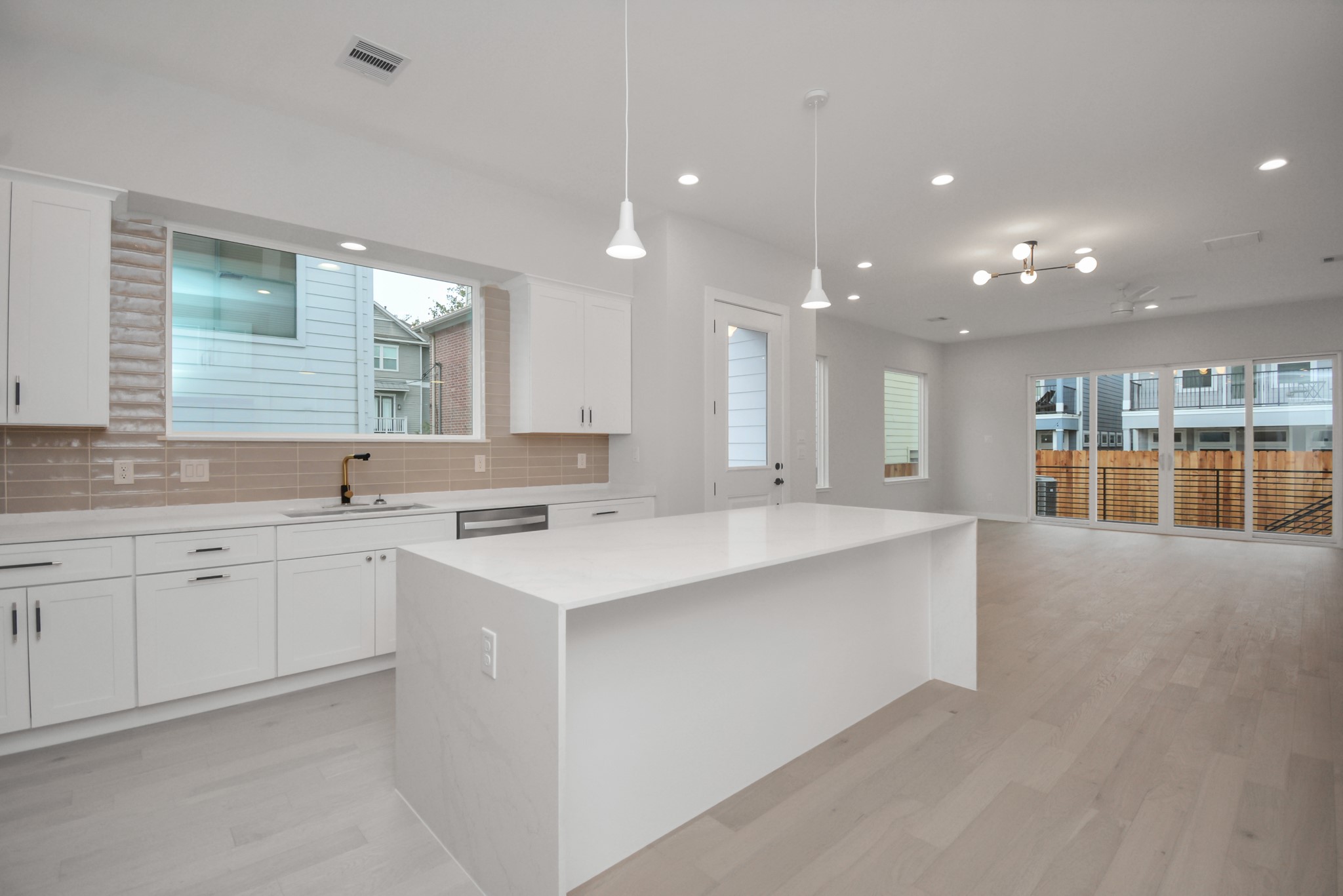 5538 Darling Street Houston, TX 77007 - Photo 12 of 47