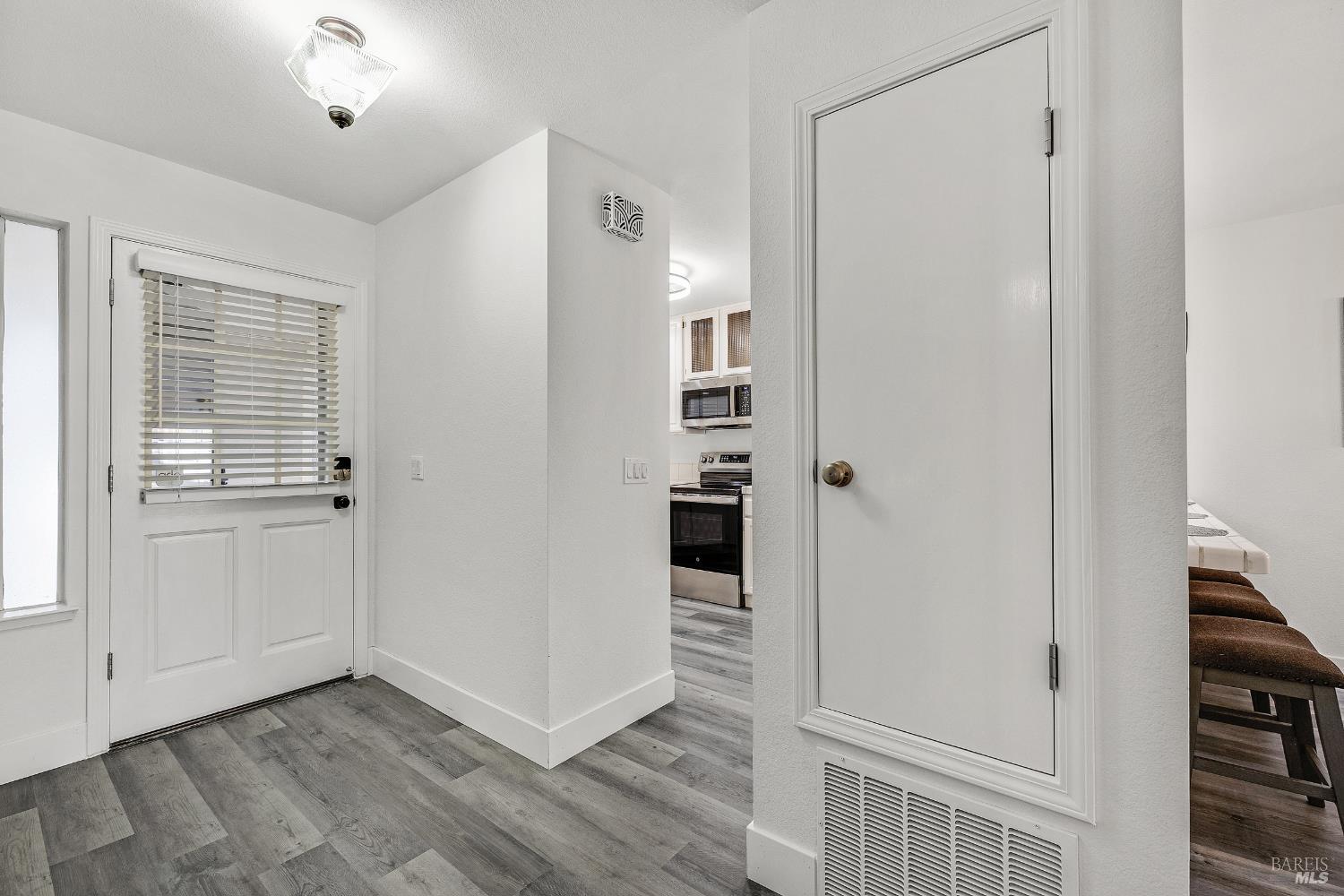 36 Bridle Path Lane Novato, CA 94945 - Photo 3 of 30