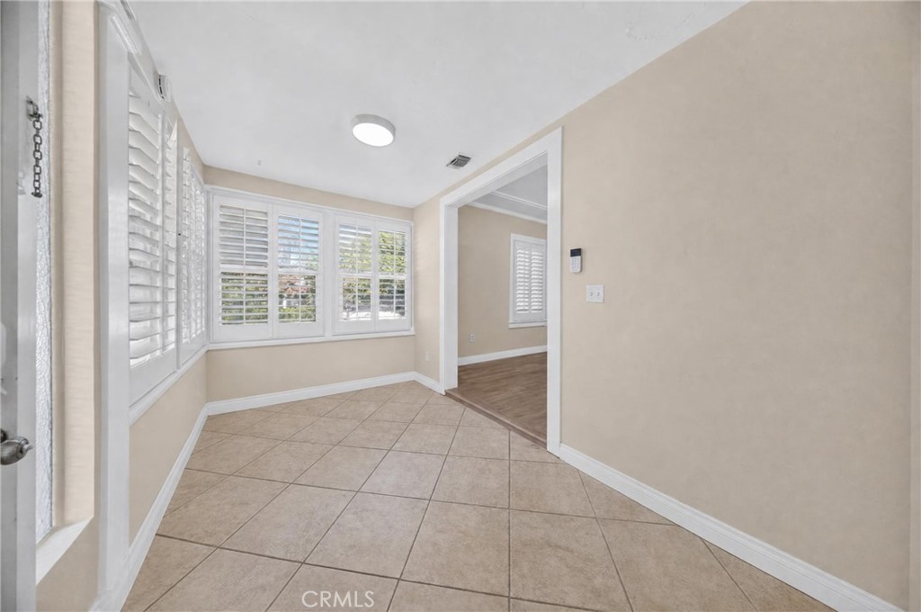 4193 5th Street Riverside, CA 92501 - Photo 7 of 43 Entrance; Foyer
