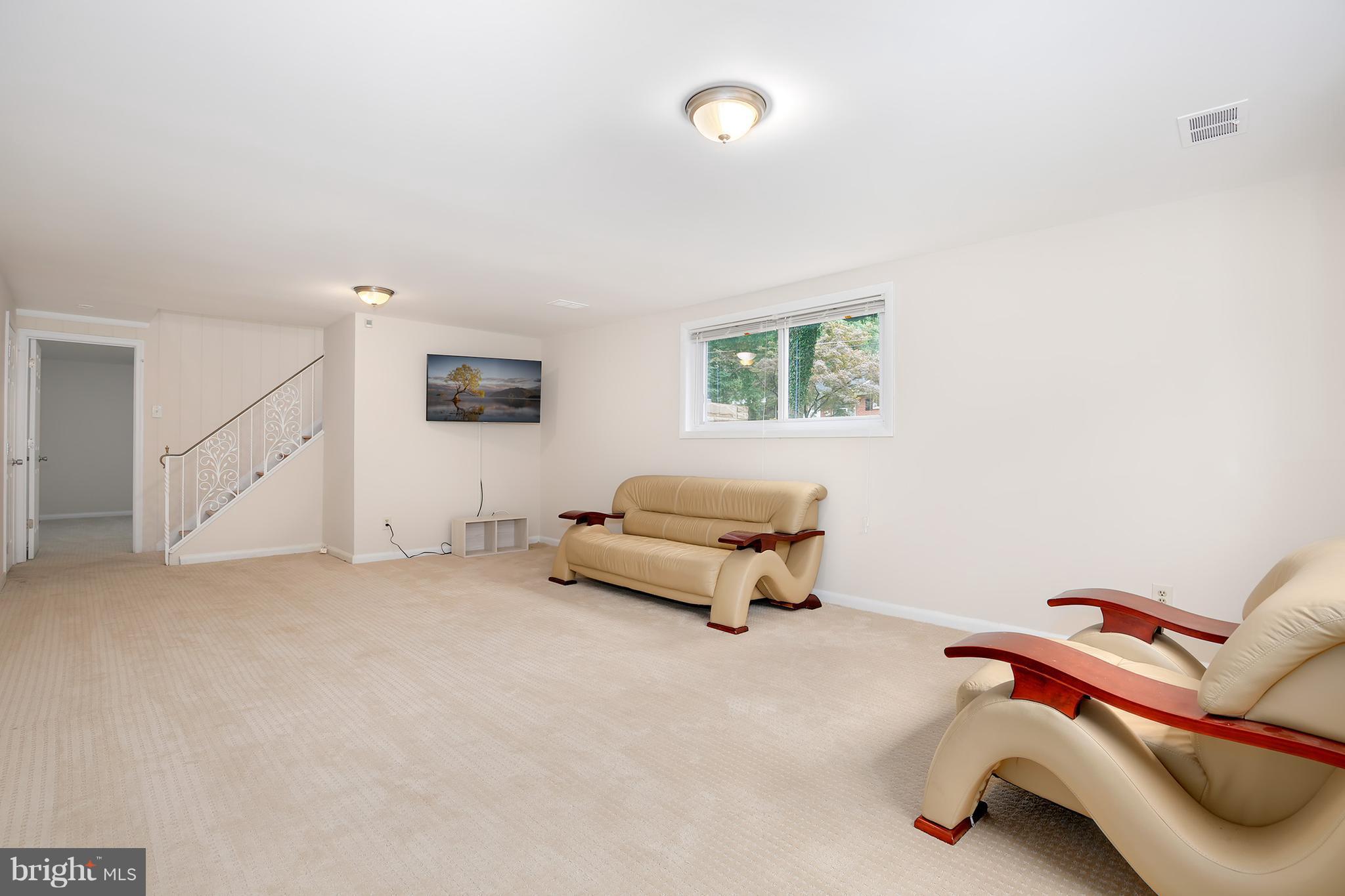 2207 Ellis Street Silver Spring, MD 20910 - Photo 18 of 27 Family Room