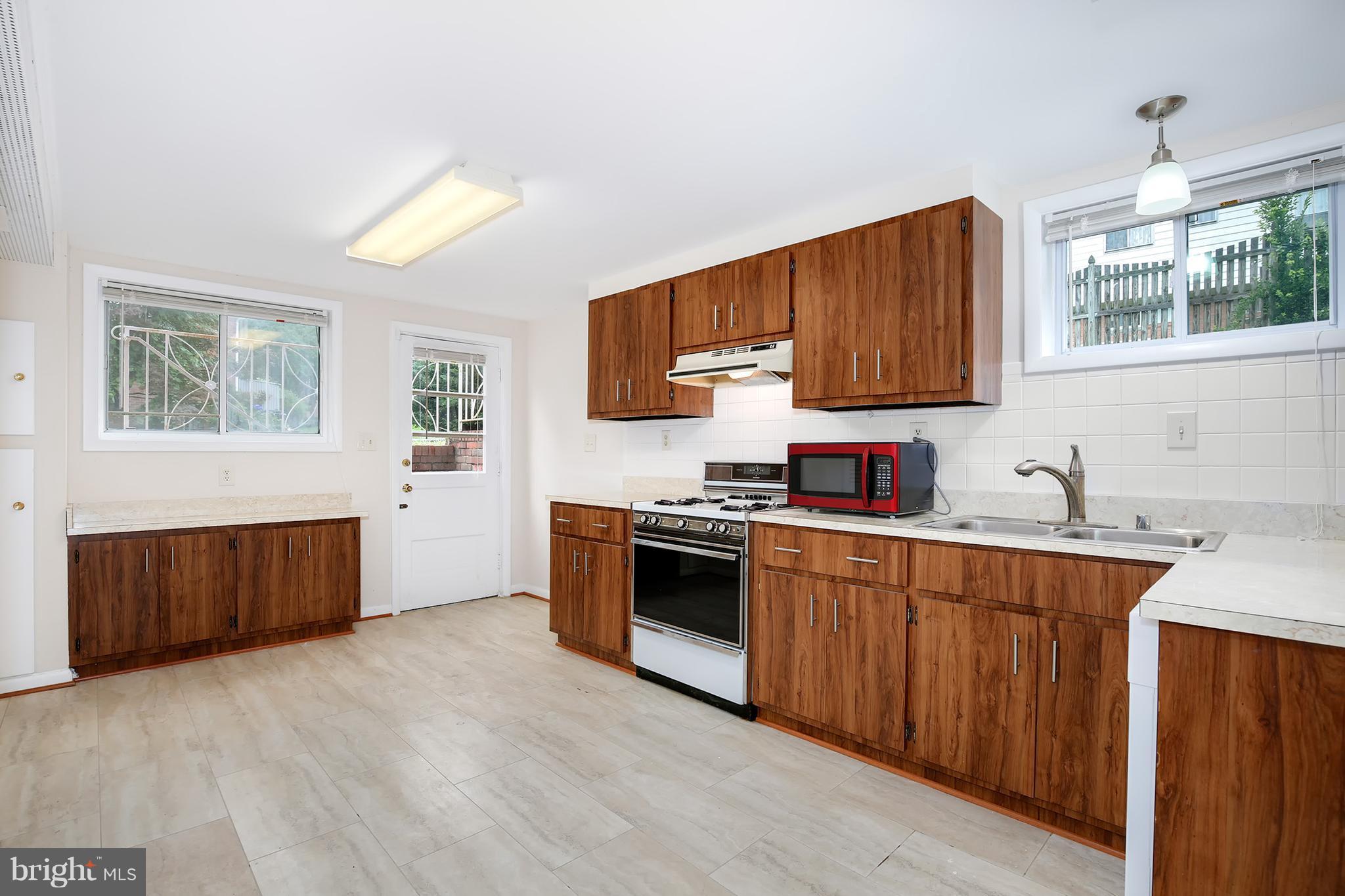 2207 Ellis Street Silver Spring, MD 20910 - Photo 22 of 27 Interior (General)