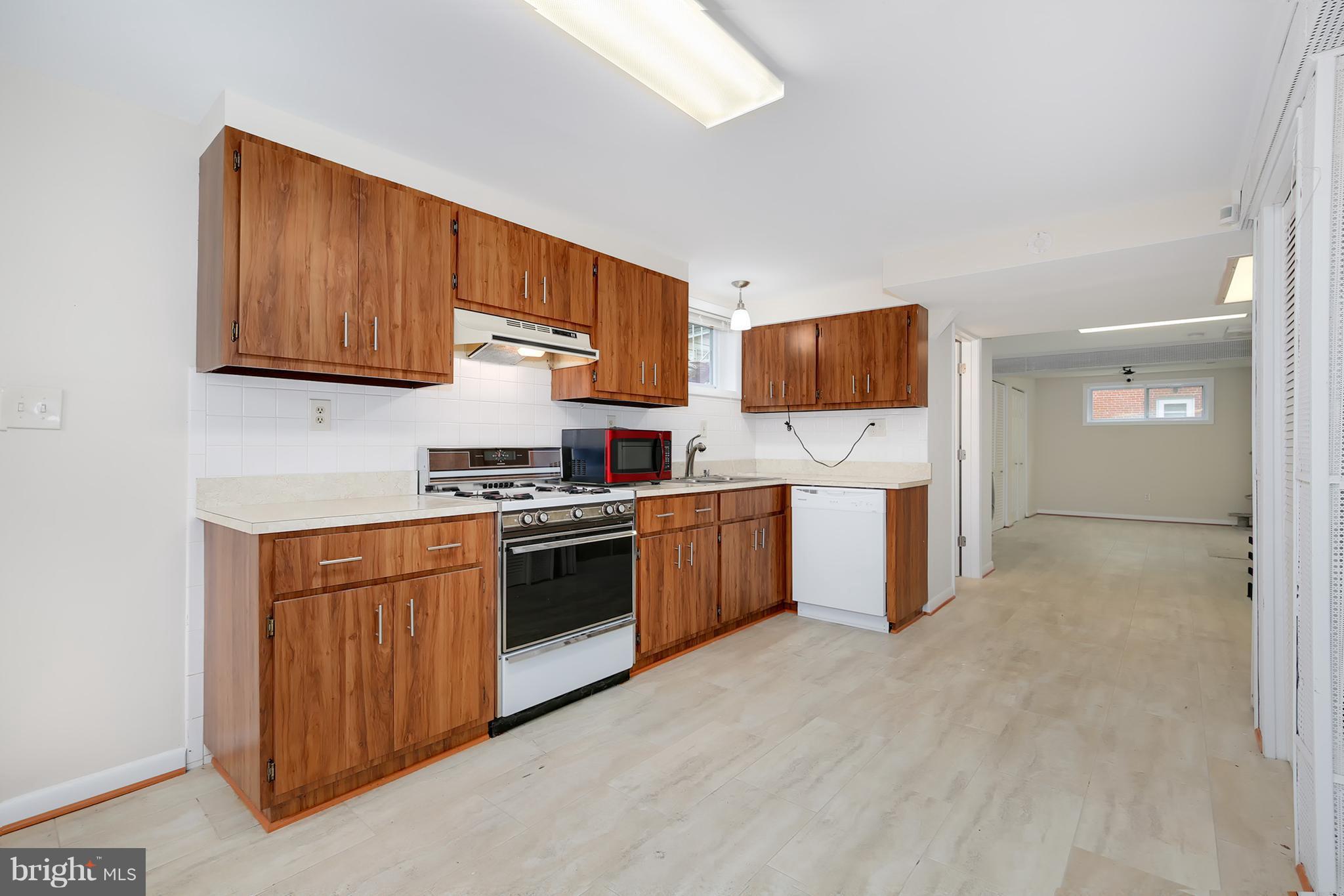 2207 Ellis Street Silver Spring, MD 20910 - Photo 23 of 27 Interior (General)