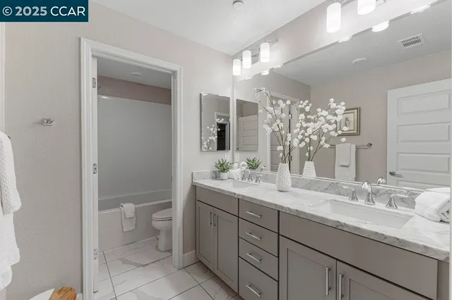 $1,385,000 | 117 Wallace Circle, Moraga, CA 94556