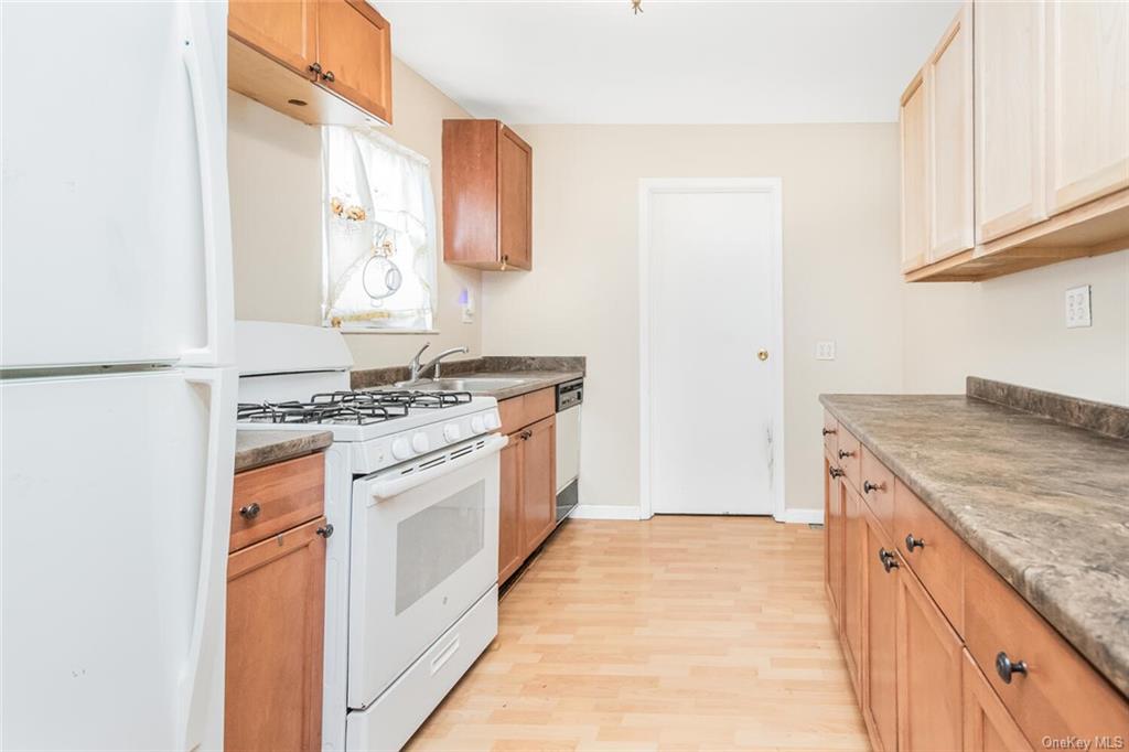 66 Devoe Avenue Yonkers, NY 10705 - Photo 13 of 34