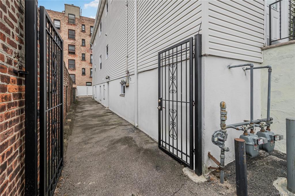 66 Devoe Avenue Yonkers, NY 10705 - Photo 30 of 34