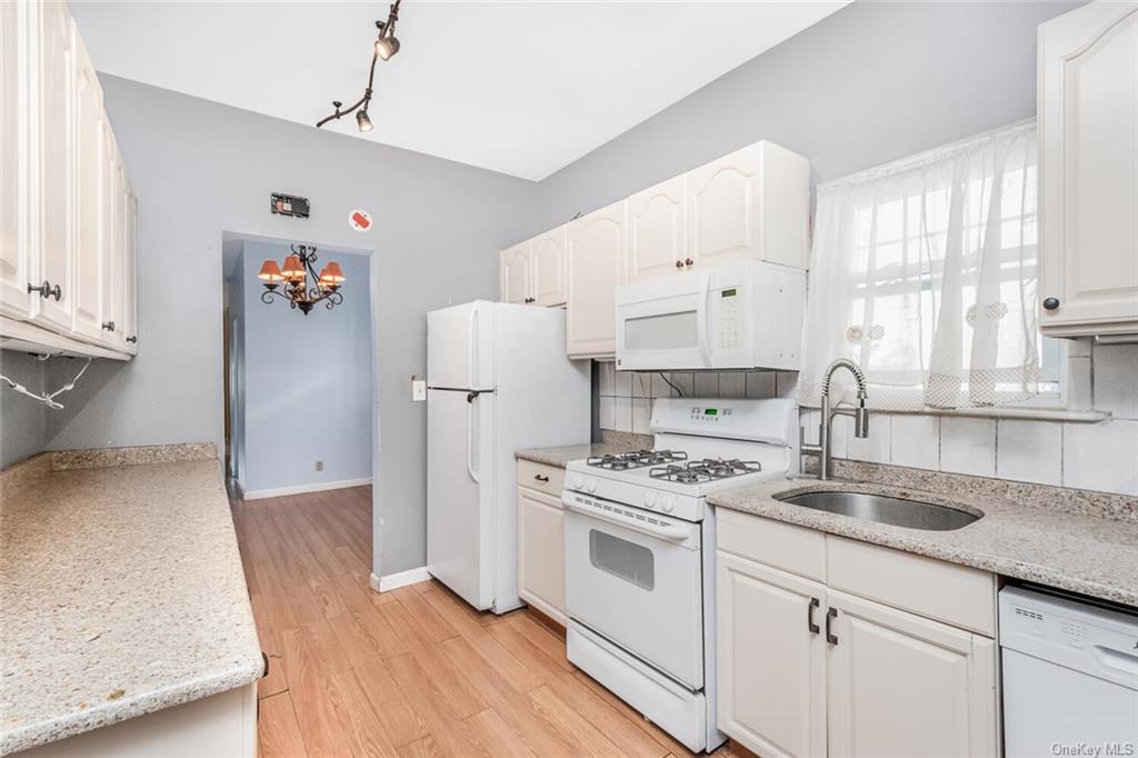 66 Devoe Avenue Yonkers, NY 10705 - Photo 4 of 34