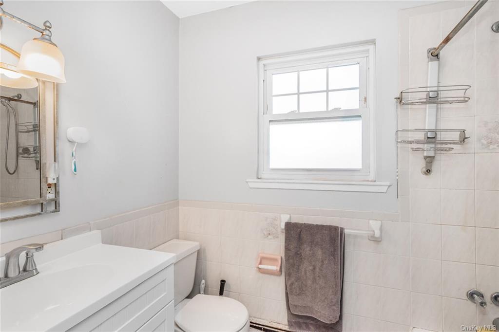 66 Devoe Avenue Yonkers, NY 10705 - Photo 10 of 34