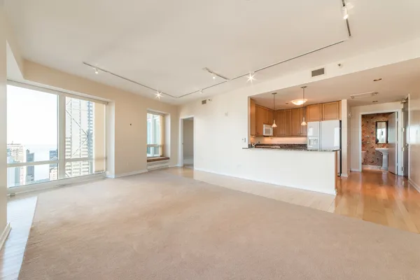 $3,600 | 57 East Delaware Place, Unit 3204, Chicago, IL 60611