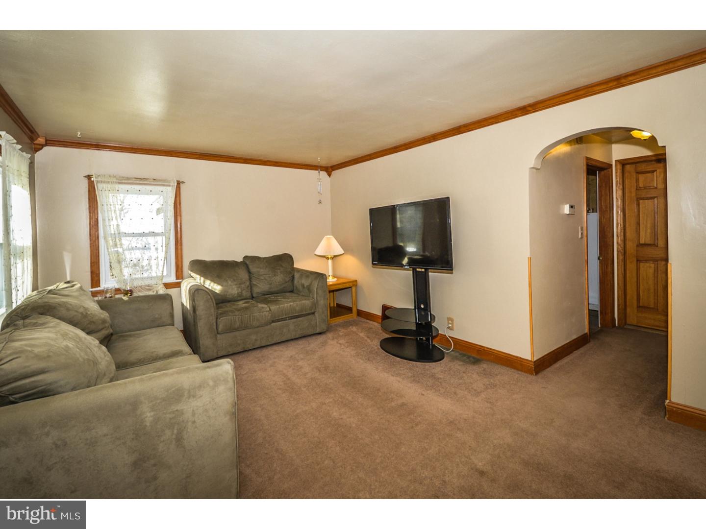 416 Crescent Road Hatboro, PA 19040 - Photo 9 of 24 Living Room