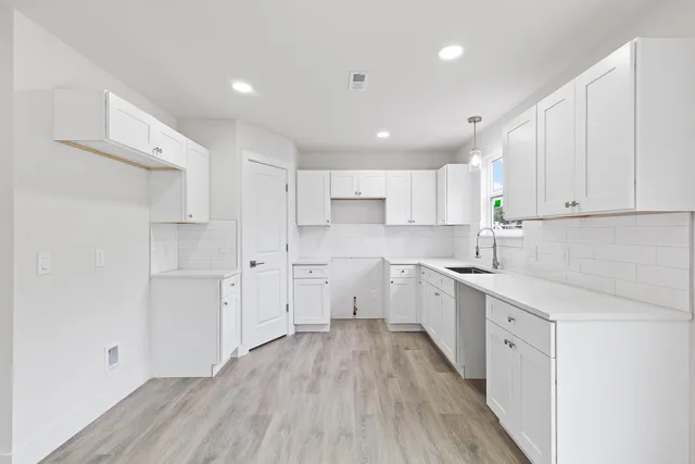 $295,300 | 2515 Clinton Way, Jackson, MI 49201