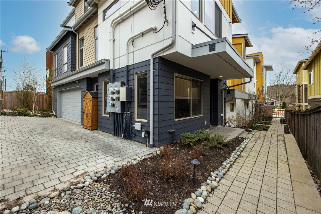5206 Delridge Way Southwest, Unit E Seattle, WA 98106 - Photo 2 of 28 Gallery Image 2