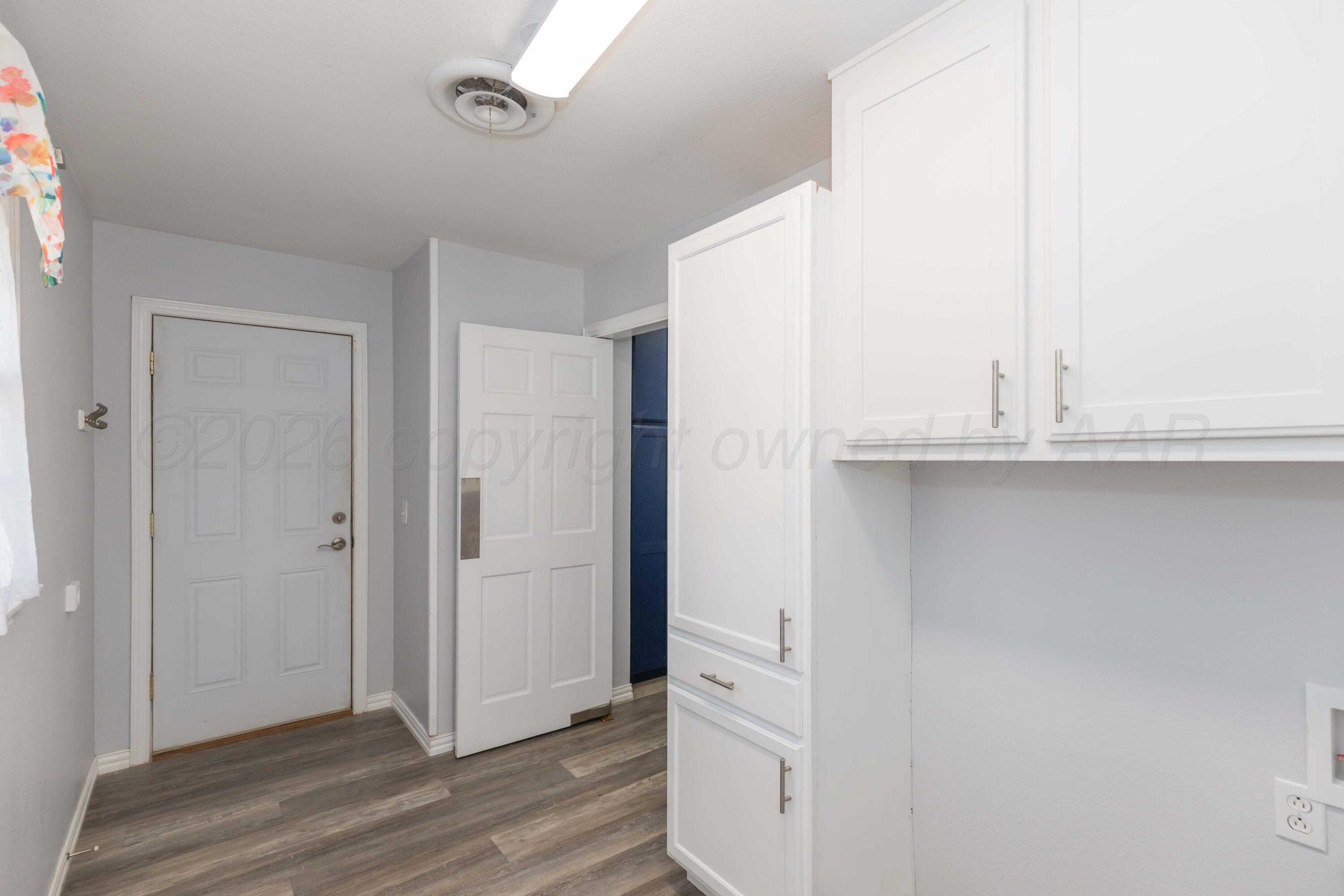4309 Olsen Boulevard Amarillo, TX 79106 - Photo 40 of 45 a view of cabinets and wooden floor