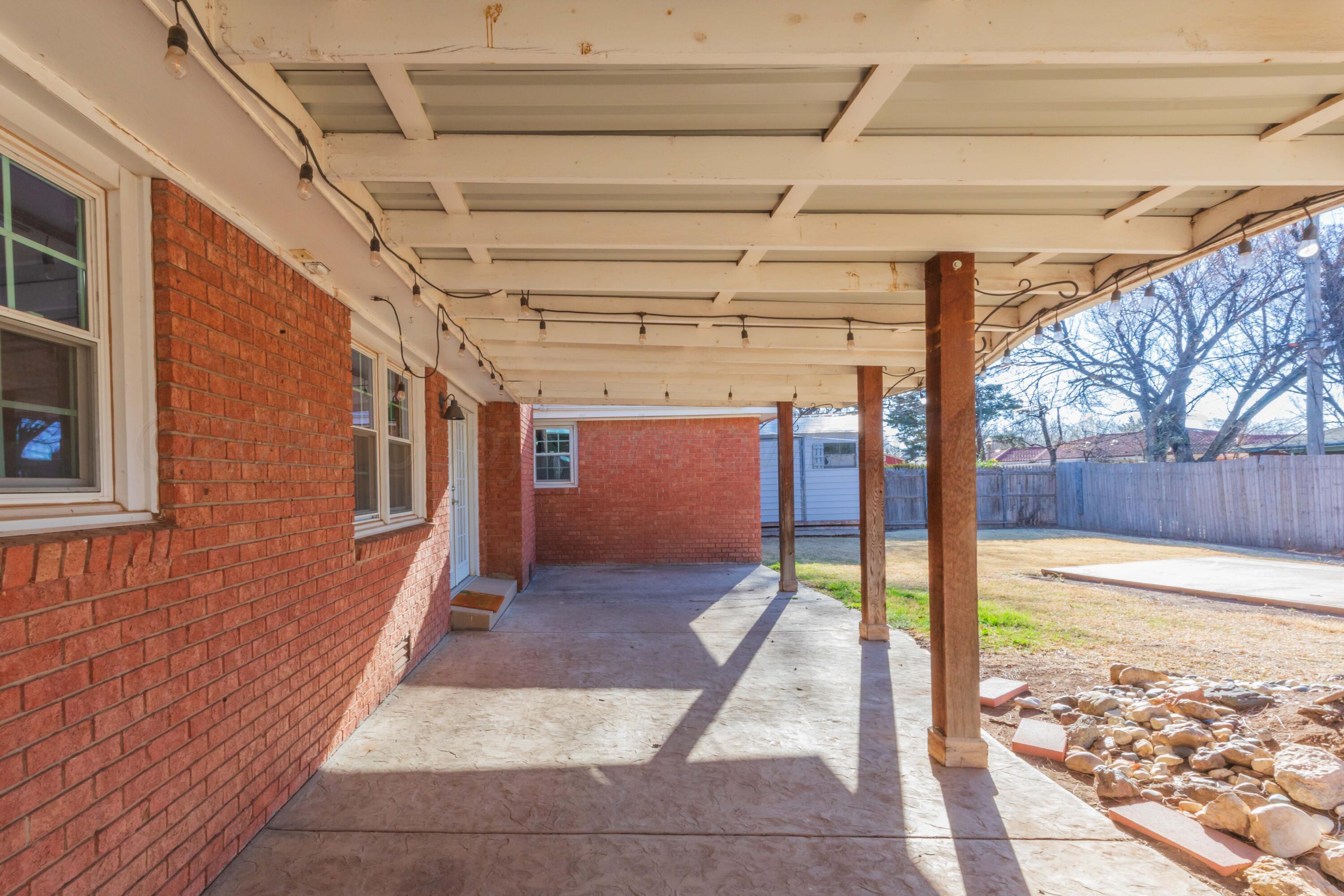4309 Olsen Boulevard Amarillo, TX 79106 - Photo 42 of 45 a view of a porch