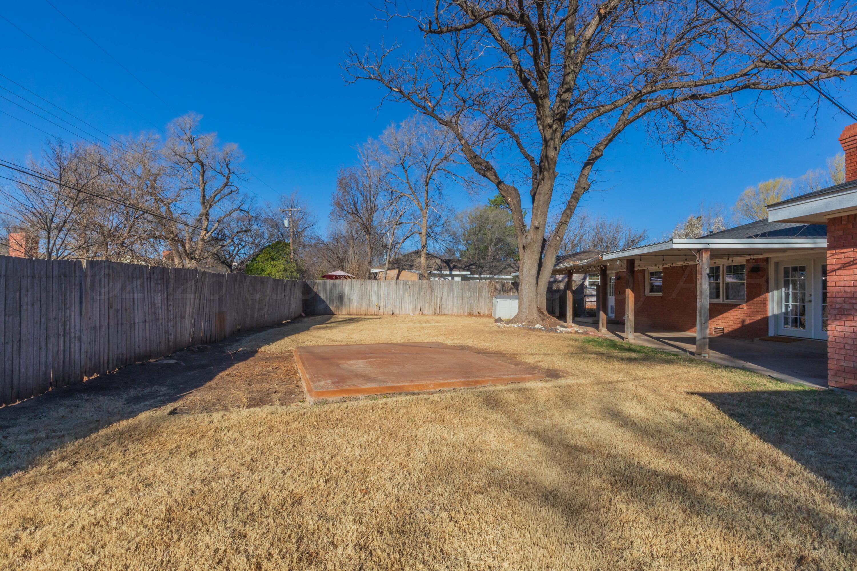 4309 Olsen Boulevard Amarillo, TX 79106 - Photo 44 of 45 a view of a yard with wooden fence