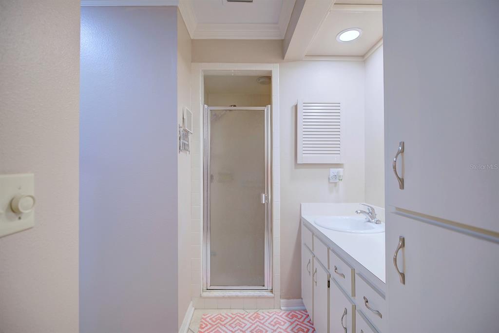 2025 Sylvester Road, Unit H2 Lakeland, FL 33803 - Photo 34 of 59 a bathroom with a sink a mirror and a bathtub