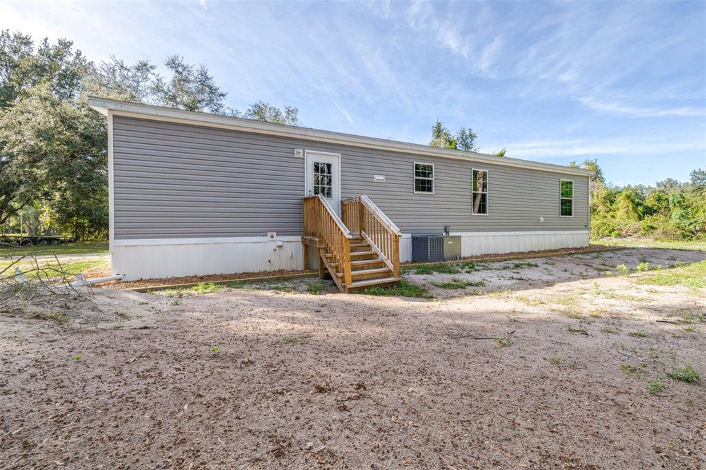 892 Southwest 124th Lane Webster, FL 33597 - Photo 24 of 29 a view of a house with backyard and garage