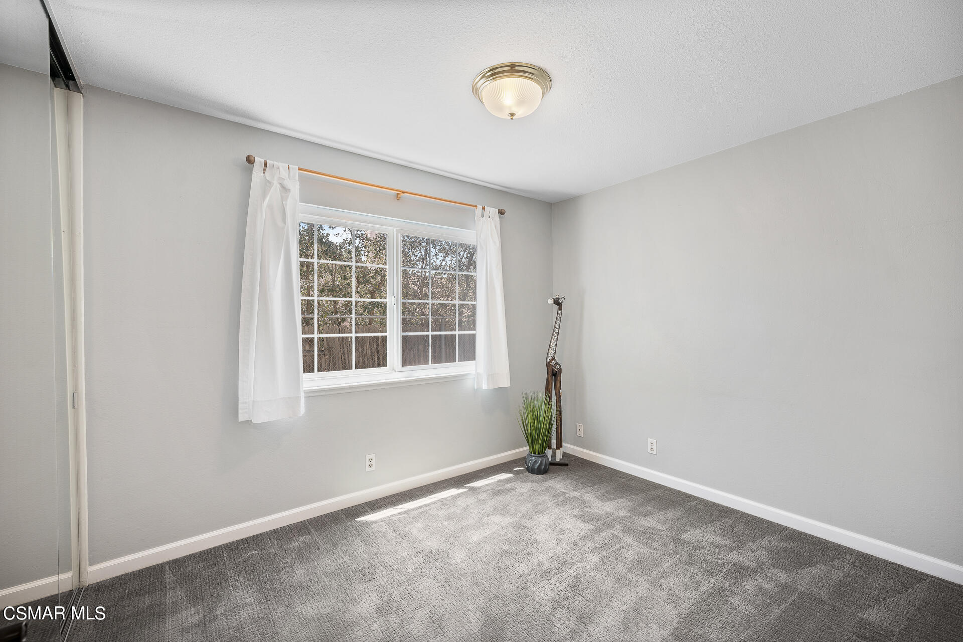 3092 Big Sky Drive Thousand Oaks, CA 91360 - Photo 12 of 66 an empty room with a window