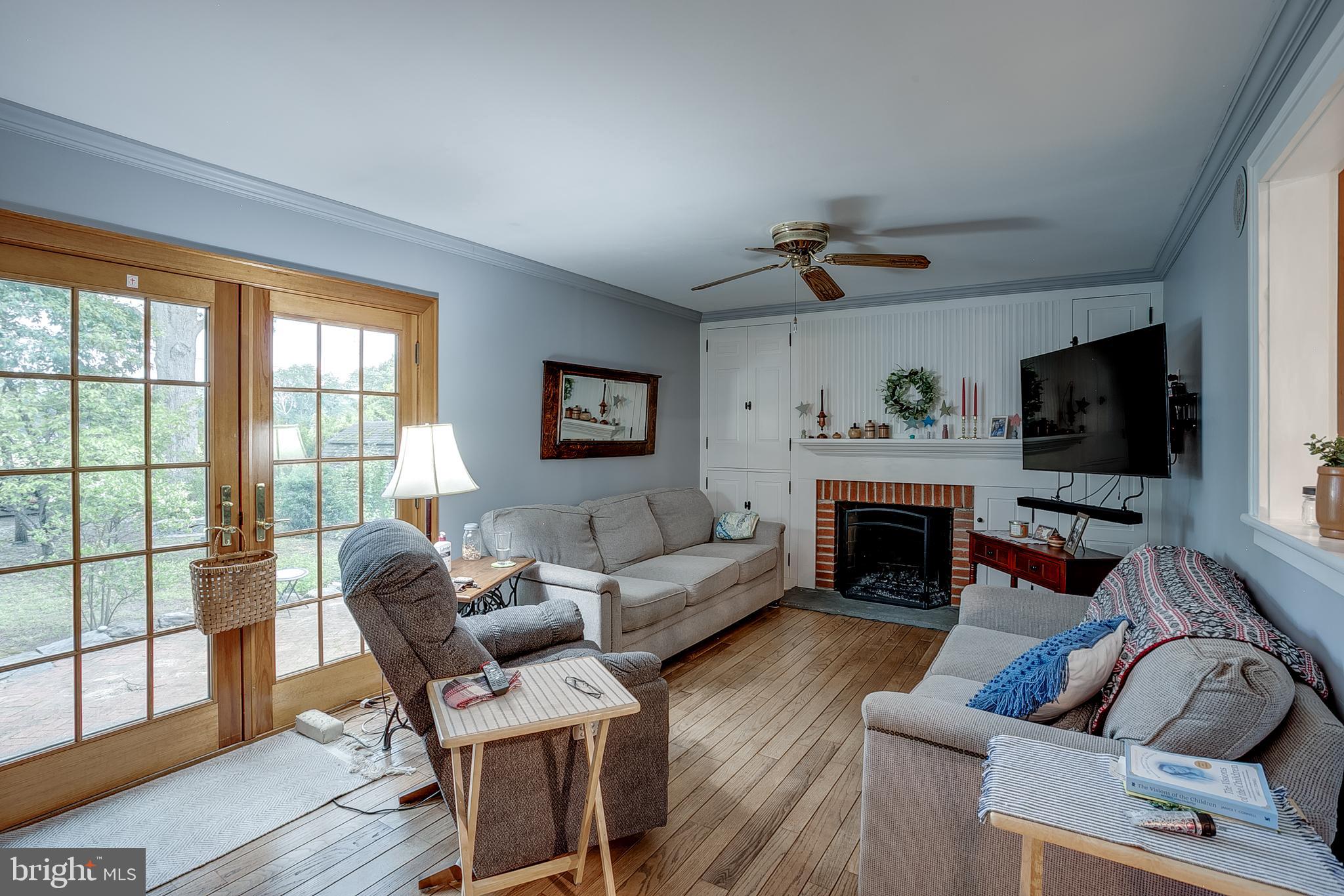 5 Henry Street Delran, NJ 08075 - Photo 12 of 32 Living Room