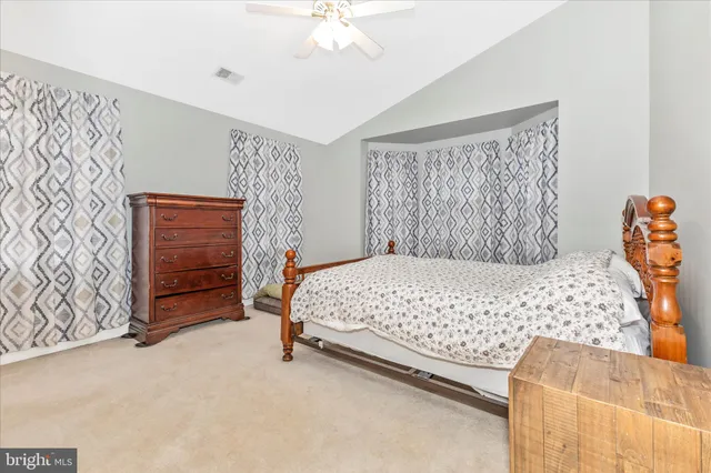 a view of livingroom with furniture