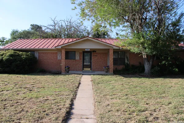 $195,000 | 1204 West Goodwin Street, Pleasanton, TX 78064