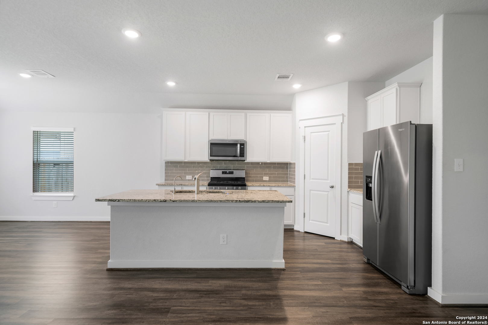 10519 Rosalina Loop Converse, TX 78109 - Photo 14 of 34