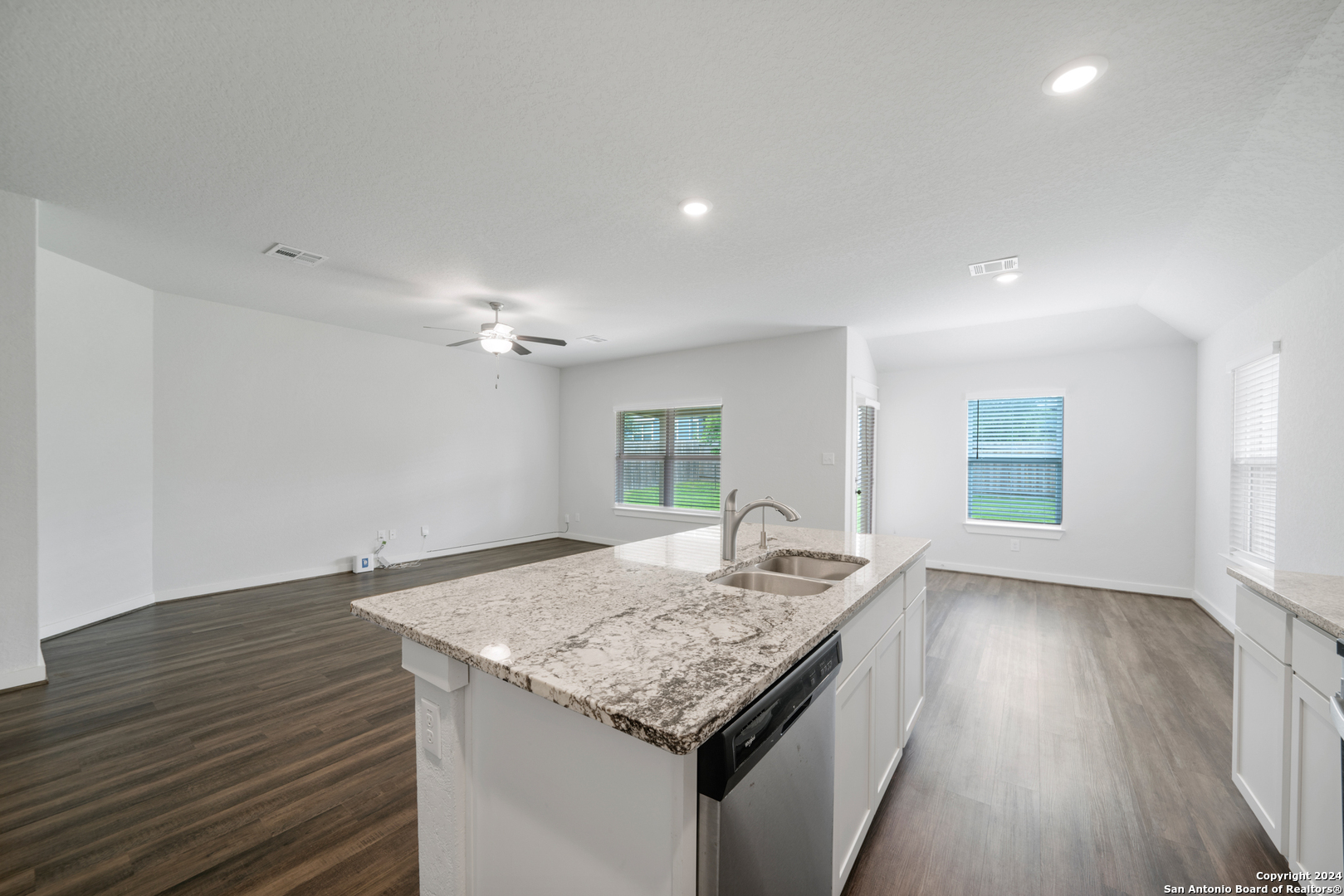 10519 Rosalina Loop Converse, TX 78109 - Photo 16 of 34