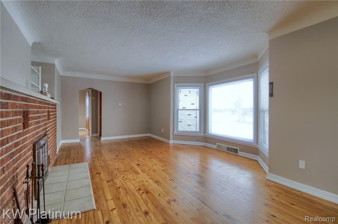 3470 Galbraith Line Road Yale, MI 48097 - Photo 6 of 34 6-Living Room 2nd View.jpg
