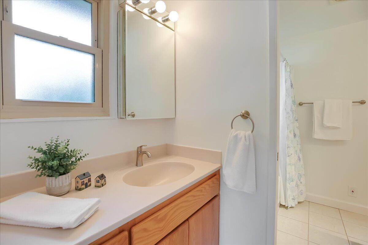 5726 Encina Road, Unit 1 Goleta, CA 93117 - Photo 16 of 36 Bath