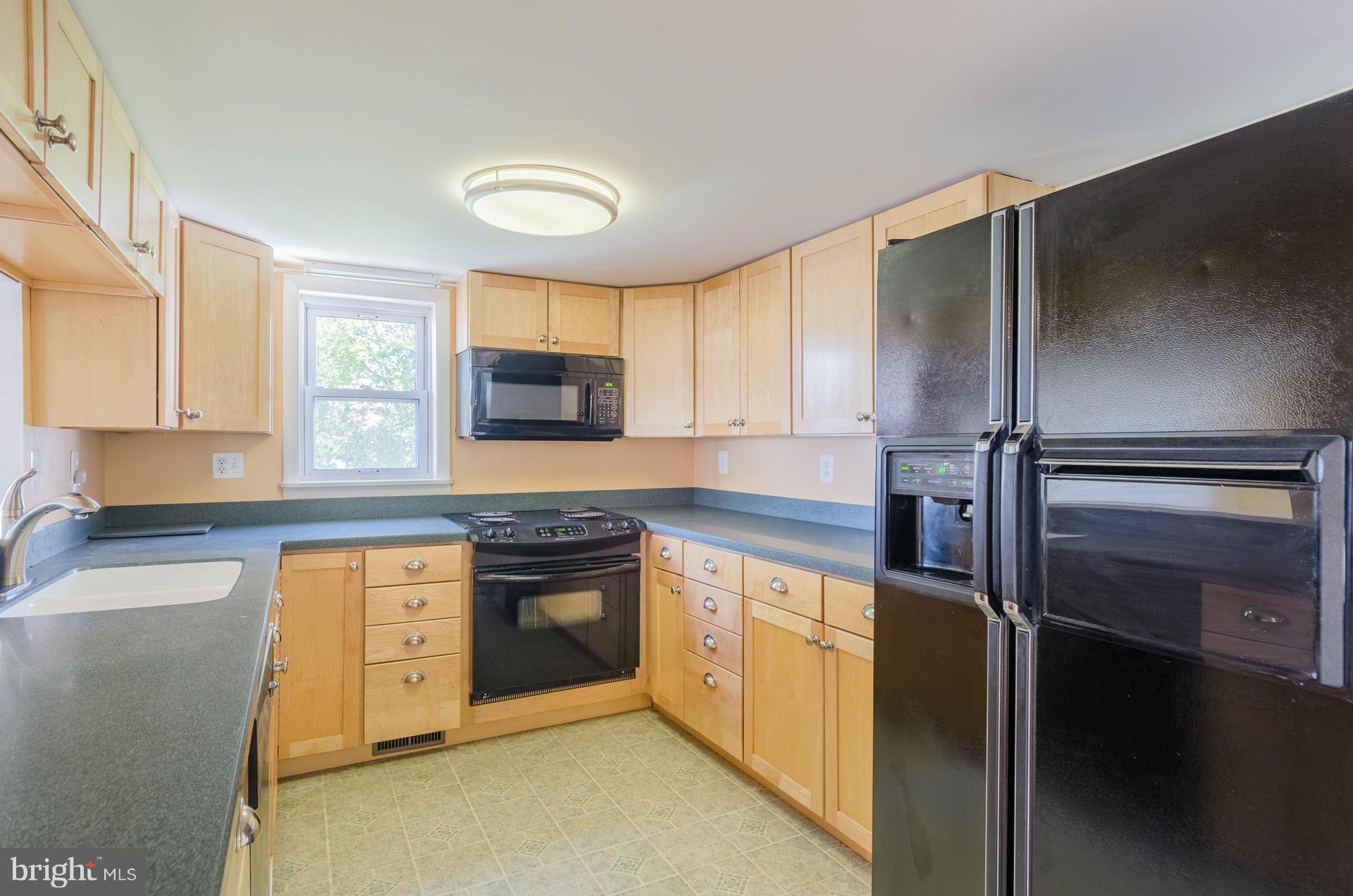 1116 East Riverside Avenue Baltimore, MD 21221 - Photo 7 of 30 Kitchen