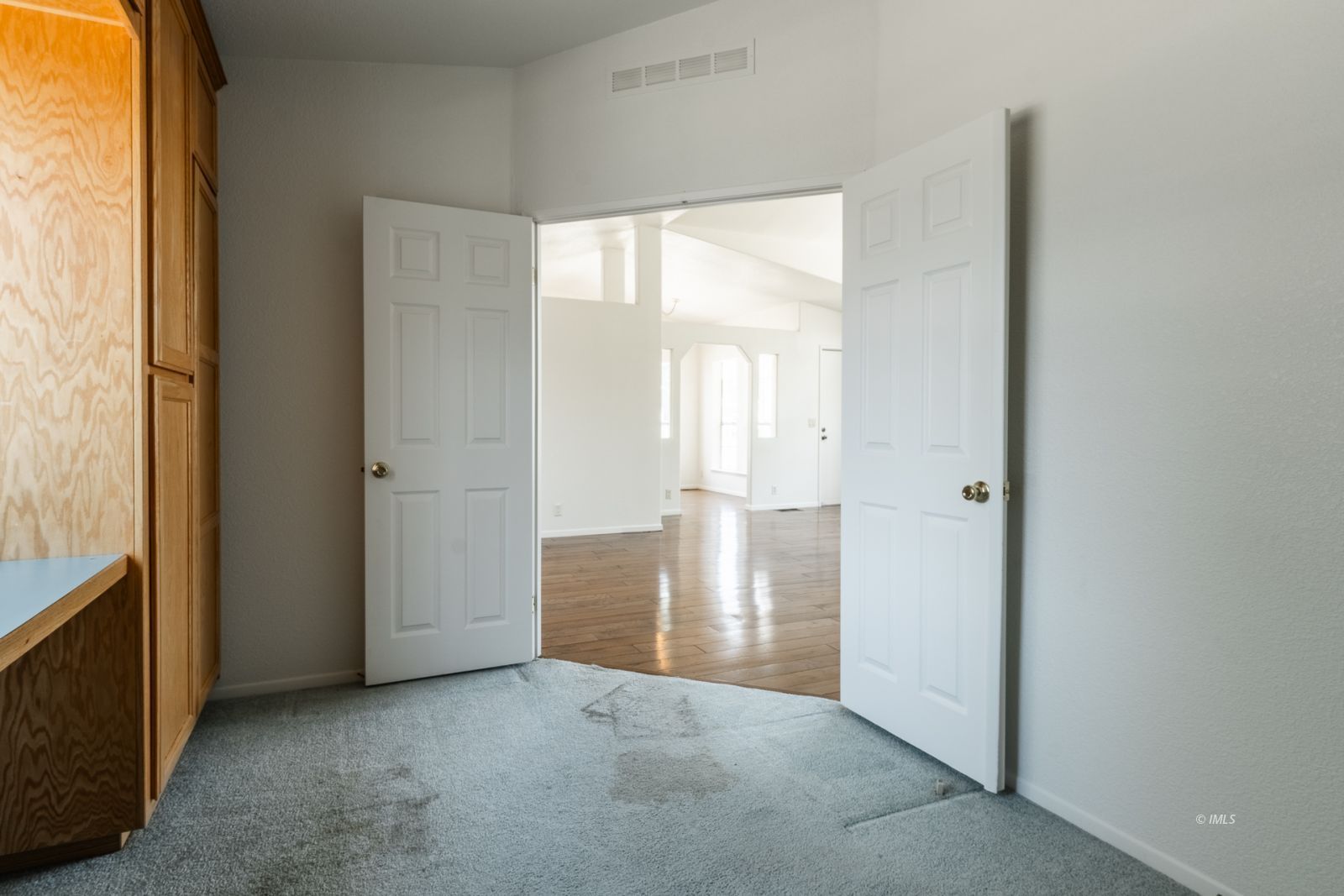 77 Olivia Lane Big Pine, CA 93513 - Photo 15 of 35 an empty room with windows and closet
