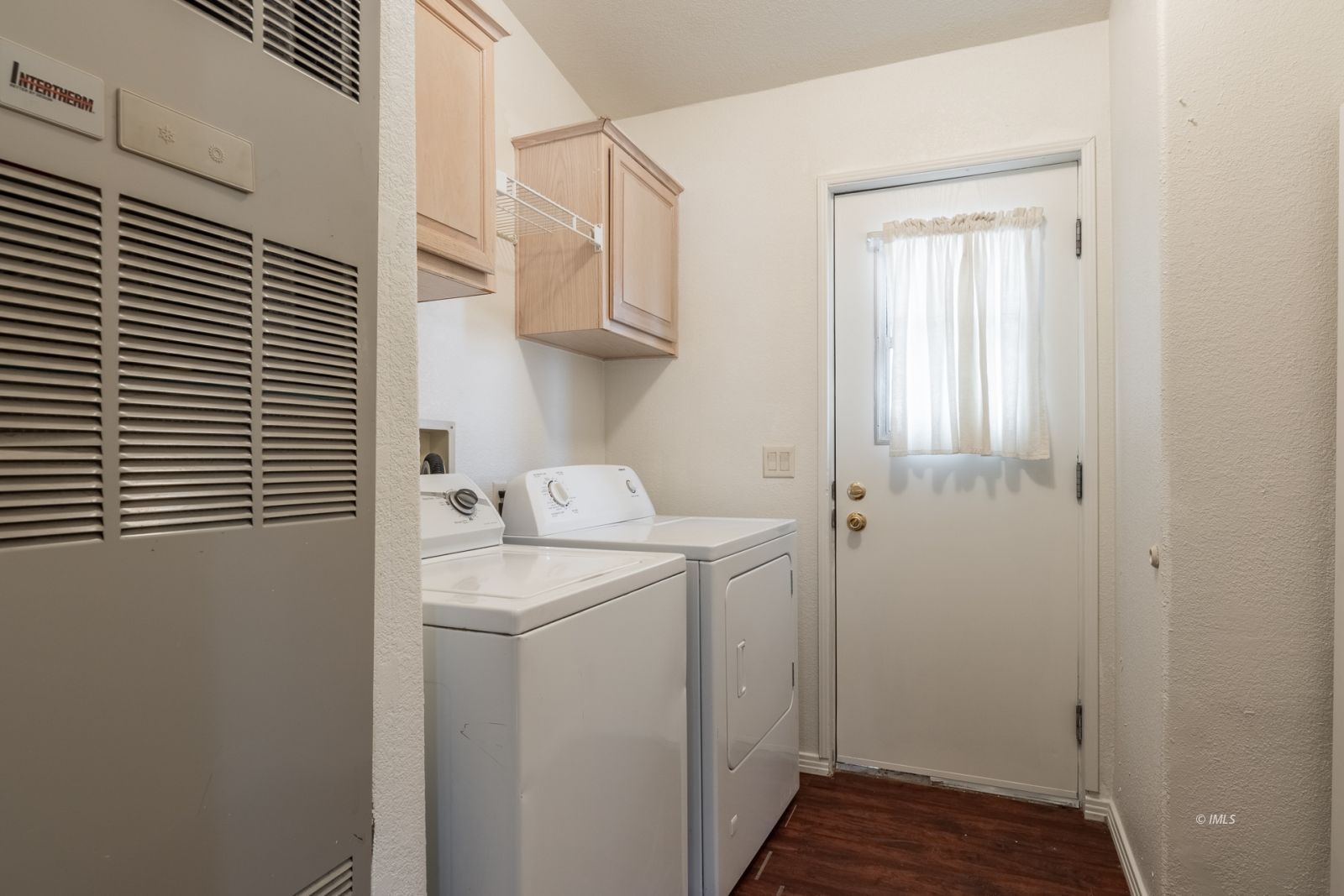 77 Olivia Lane Big Pine, CA 93513 - Photo 16 of 35 a utility room with dryer and washer