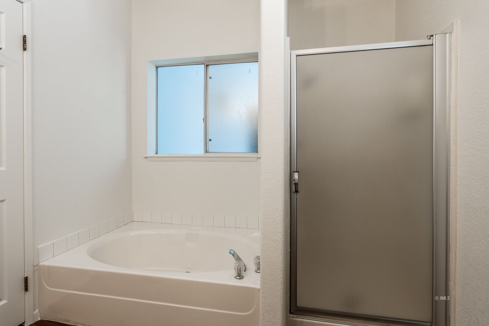77 Olivia Lane Big Pine, CA 93513 - Photo 24 of 35 a white bath tub with a shower