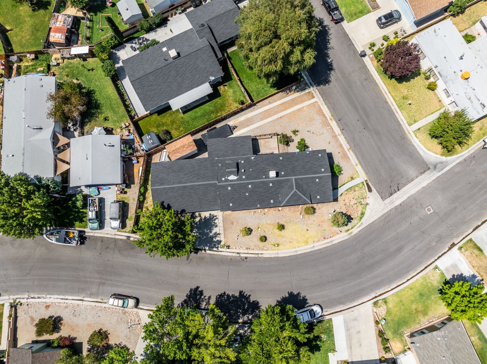 77 Olivia Lane Big Pine, CA 93513 - Photo 34 of 35 an aerial view of a house with a swimming pool