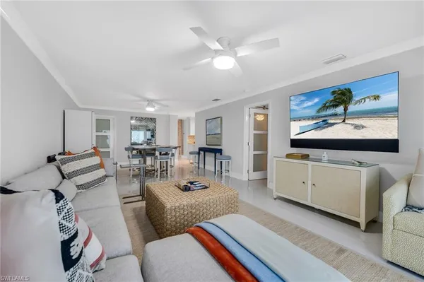 $5,500,000 | 2011 Gulf Shore Boulevard North, Unit 64, Naples, FL 34102