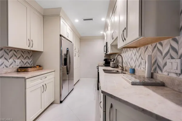 $5,500,000 | 2011 Gulf Shore Boulevard North, Unit 64, Naples, FL 34102