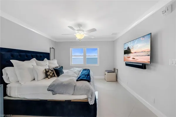 $5,500,000 | 2011 Gulf Shore Boulevard North, Unit 64, Naples, FL 34102