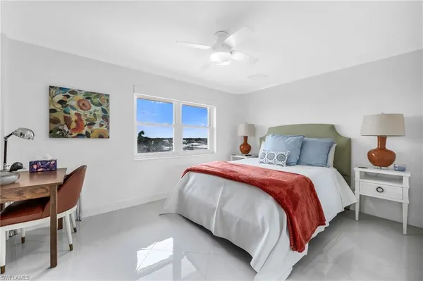 $5,500,000 | 2011 Gulf Shore Boulevard North, Unit 64, Naples, FL 34102