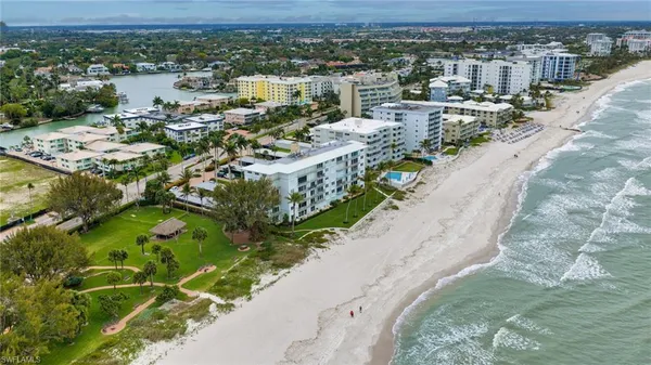 $5,500,000 | 2011 Gulf Shore Boulevard North, Unit 64, Naples, FL 34102