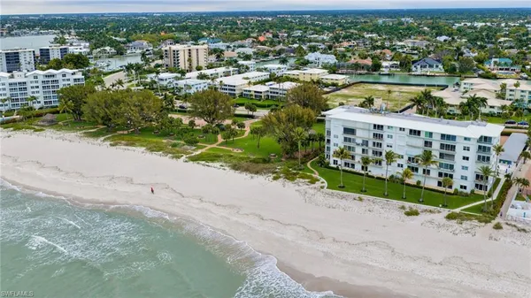 $5,500,000 | 2011 Gulf Shore Boulevard North, Unit 64, Naples, FL 34102