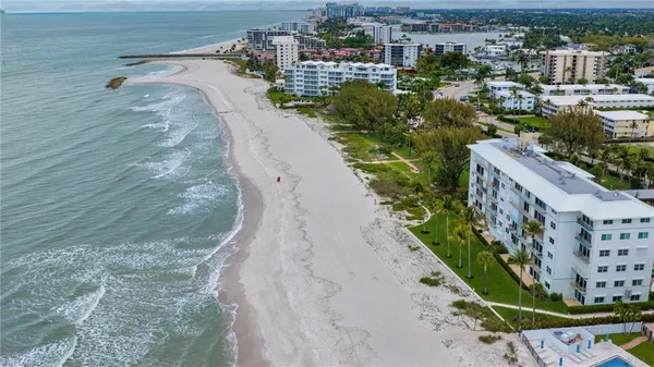 $5,500,000 | 2011 Gulf Shore Boulevard North, Unit 64, Naples, FL 34102