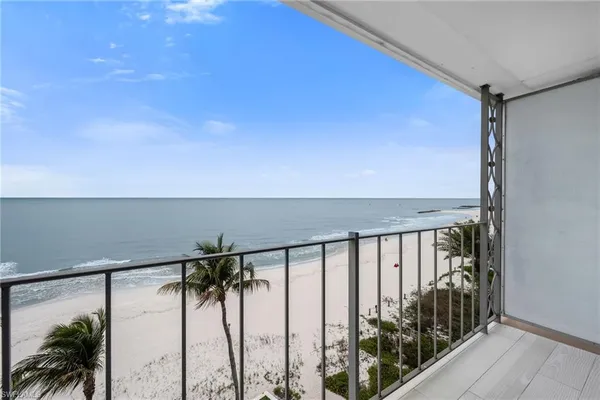 $5,500,000 | 2011 Gulf Shore Boulevard North, Unit 64, Naples, FL 34102